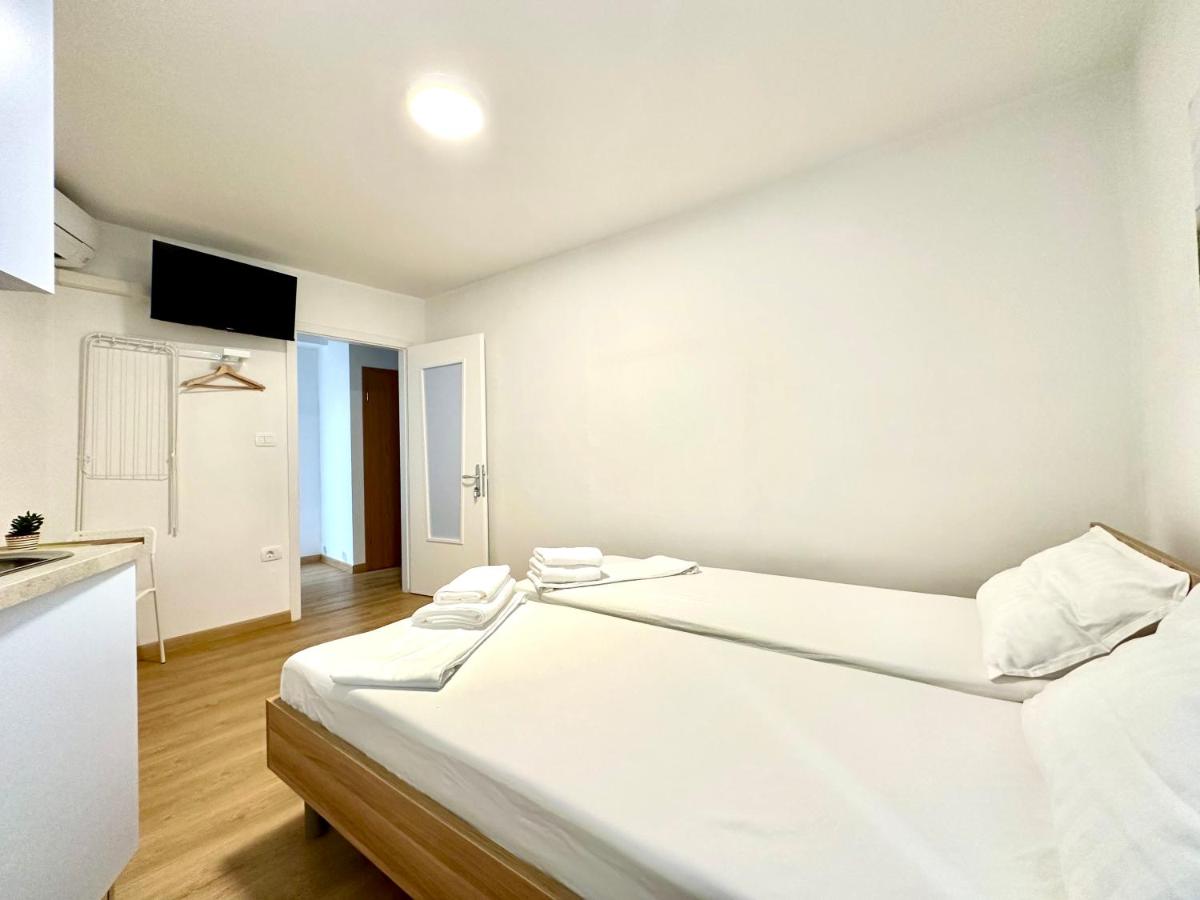 Miren apartma z zakonsko posteljo